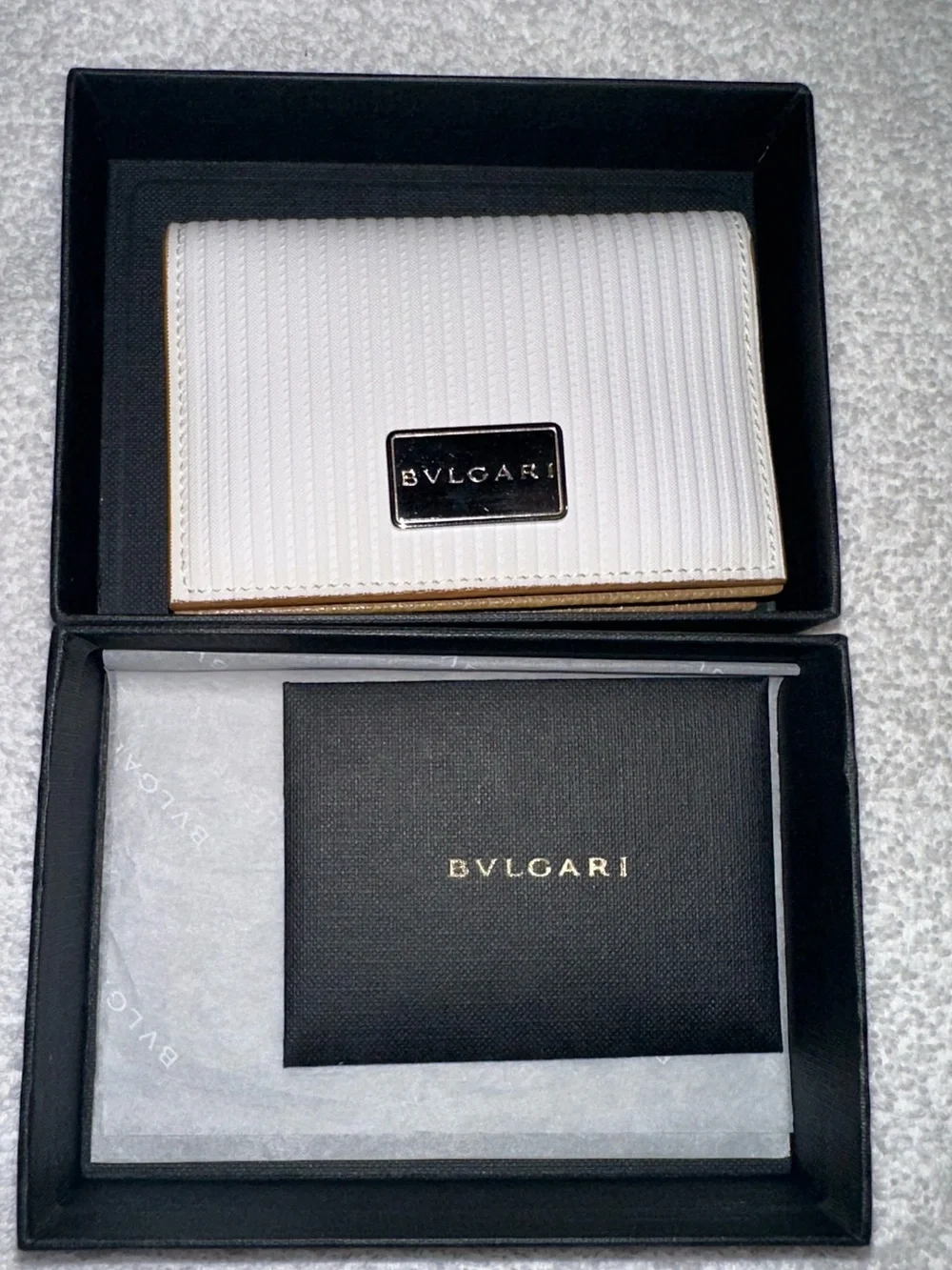 BVLGARI White Leather Card Holder Wallet Full Set Box Authentic Unisex